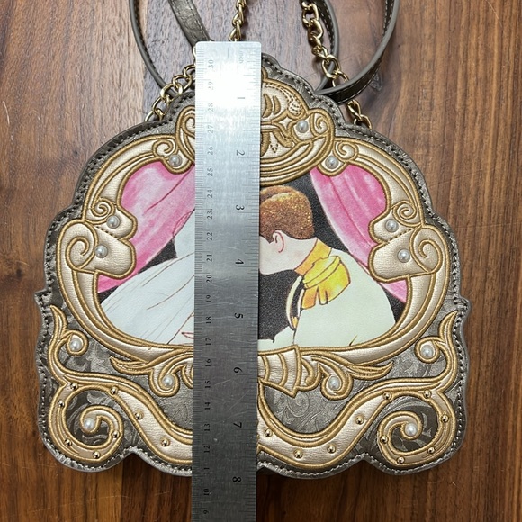 NEW Danielle Nicole Disney Cinderella 70th Anniversary Wedding Carriage Purse - Picture 9 of 10